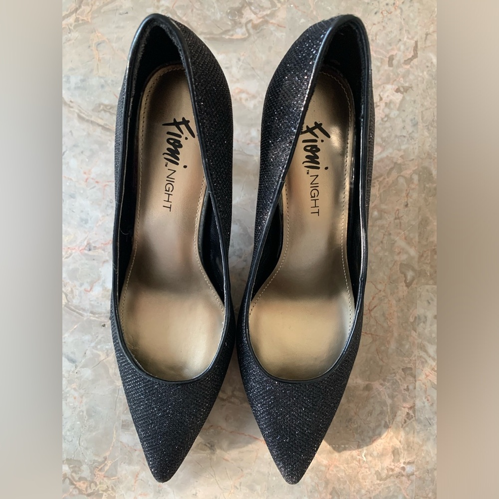 Classy Black Sparkling Pointed Toe Heels. - image 7